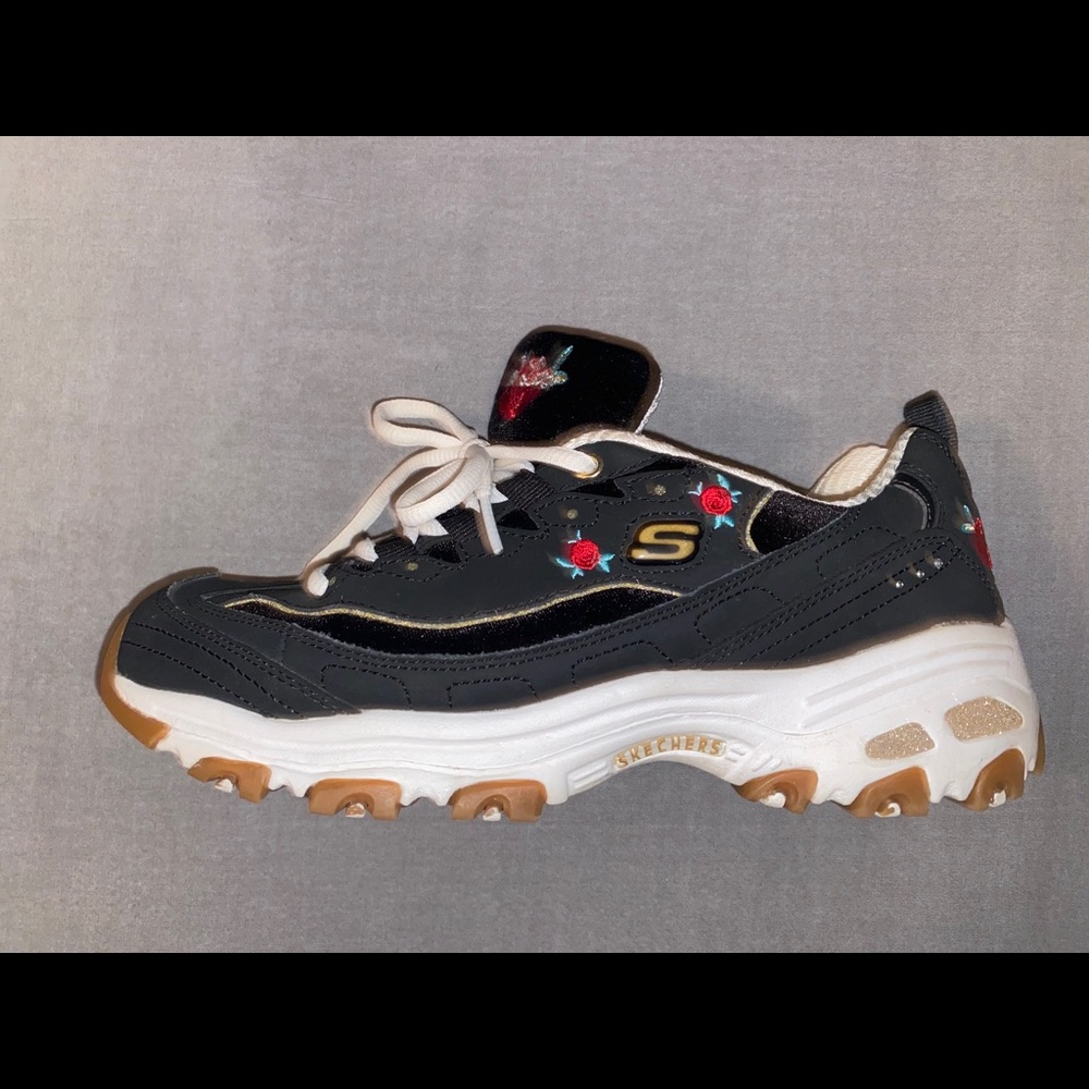 Sketchers tennis shoes